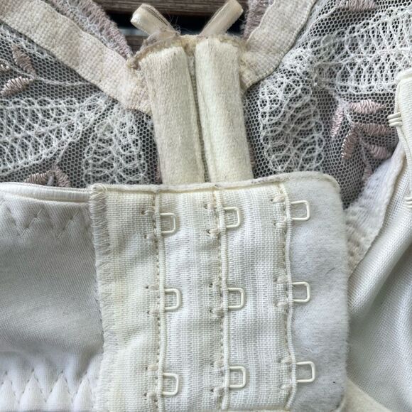 Chantelle Lace Underwire Bra 32H (FF EUC) - Picture 6 of 9